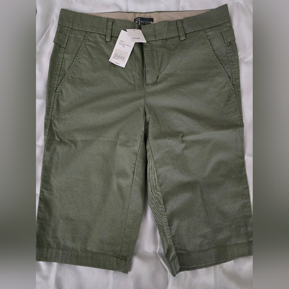 SOLD - NWT - Vince Olive Green Women's Bermudas. Size 8